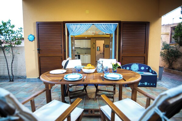 Outdoor dining