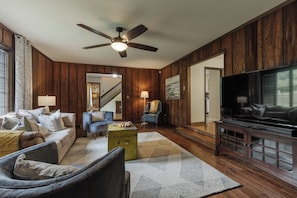 Livingroom area with view to the entrance and dining room
