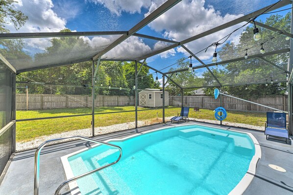 Deltona Vacation Rental | 3BR | 2BA | 1,500 Sq Ft | 1 Small Step Required