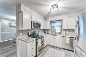 Kitchen | Keurig Coffee Maker w/ K-Cups