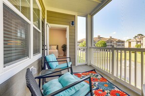 Screened Balcony | Pond View