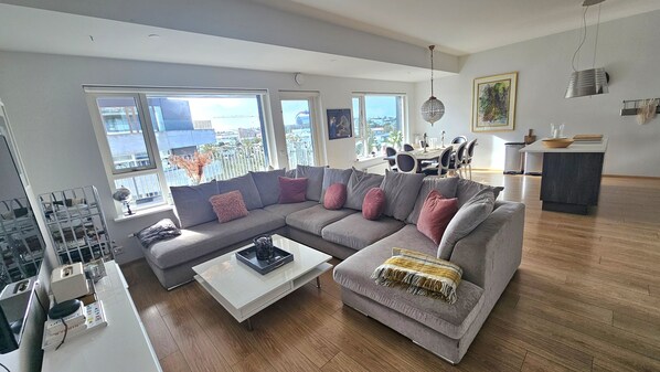 Spacious and open, our cozy living room with its oversized, comfy sofa is the perfect spot to relax, unwind, and make memories with friends or family.