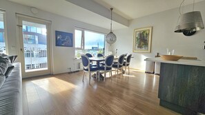 Dine with a view! Enjoy your meals while gazing out at the stunning Reykjavik skyline, with the iconic Hallgrímskirkja framed perfectly through the windows. If you look closely at this picture you can spot it!