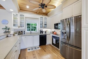 Fully equipped kitchen