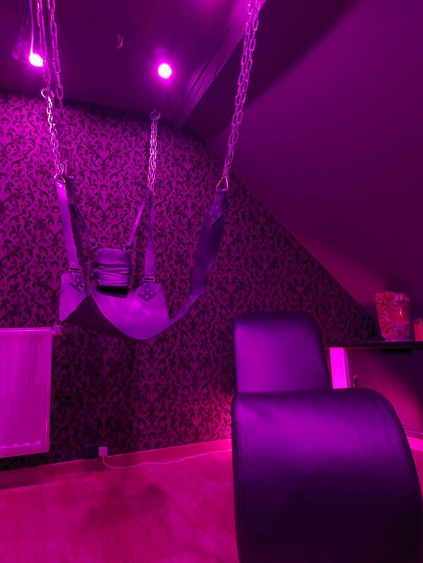 Welcome to the Escale du Désir, a love room created especially to make all your fantasies come true, will you dare to stay there?