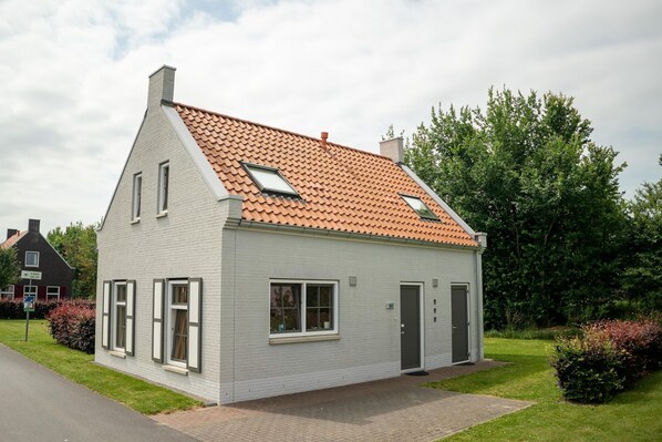 Außenseite Ferienhaus [Sommer]