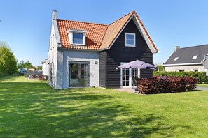 Außenseite Ferienhaus [Sommer]