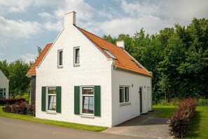 Außenseite Ferienhaus [Sommer]