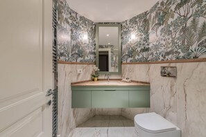 Autumn, Bathroom, Spring, Summer, Winter