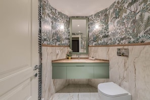 Autumn, Bathroom, Spring, Summer, Winter