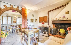 Autumn, Dining Room, Living Room, Spring, Summer