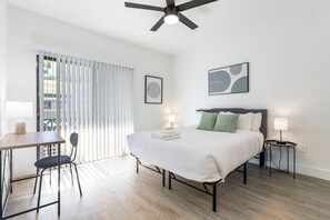 Bedroom 1 - Queen Bed