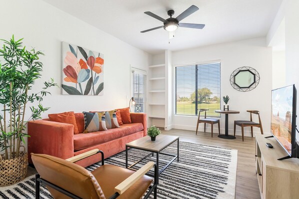 2BR CozySuites at Kierland Commons with pool #07