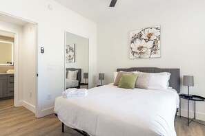 Bedroom 1 - Queen Bed