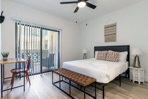 Unit 1 - Bedroom 1: Queen Bed