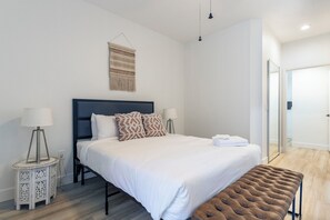 Unit 1 - Bedroom 1: Queen Bed