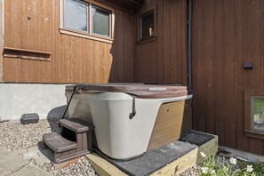 Fire Pit / Hot Tub (alongside the main house) - Unwind in our outdoor hot tub, perfect for relaxing after a day of exploring nearby attractions. Ideal for a soothing retreat. 