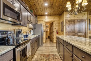 Cabin with a View in the Smokies "Mountown Moments Vista" - Fully furnished kitchen with granite countertops and stainless steel appliances
