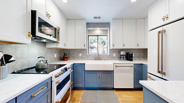 Fully Stocked Kitchen