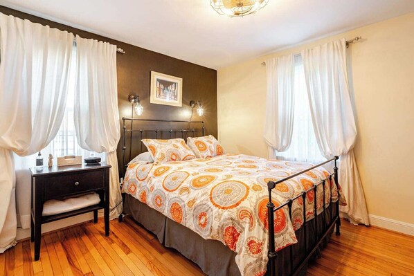 Bright and airy space with cheerful décor and modern furnishings awaits!