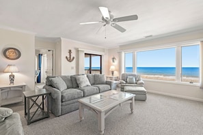 DS302: The Sandbar | Living Area