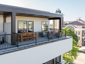 Outdoor Patio with Outdoor seating