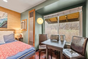 Dining: Perfect for morning coffee