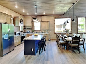 Dining Area - Kitchen
