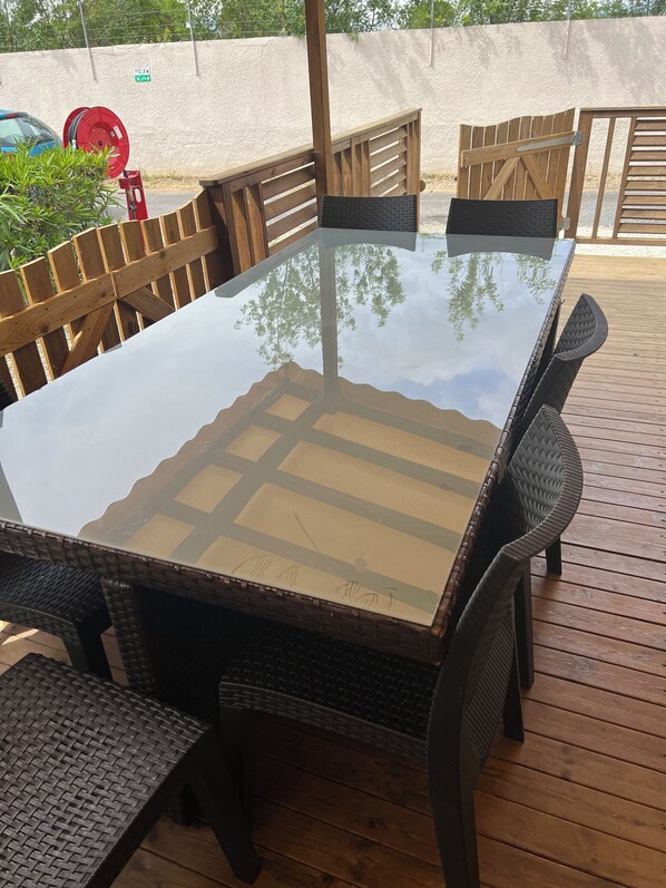Outdoor dining