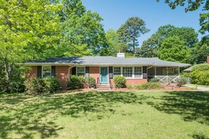 You'll love long walks in our tranquil neighborhood. Bonus- Cary's beautiful new park is walkable too!