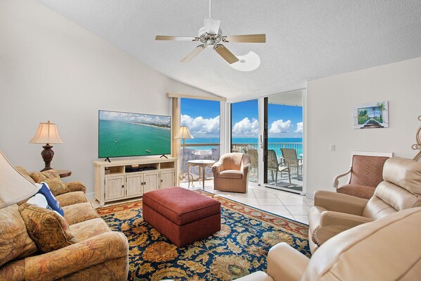 01-Mainsail-382-Living