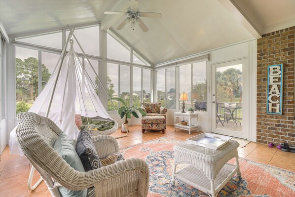 Wilmington Vacation Rental | 3BR | 2BA | 2,000 Sq Ft | 8 Steps Required