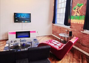 Studio Loft with Fireplace and Streaming TV