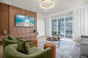 1301EmeraldRowStreet(4)