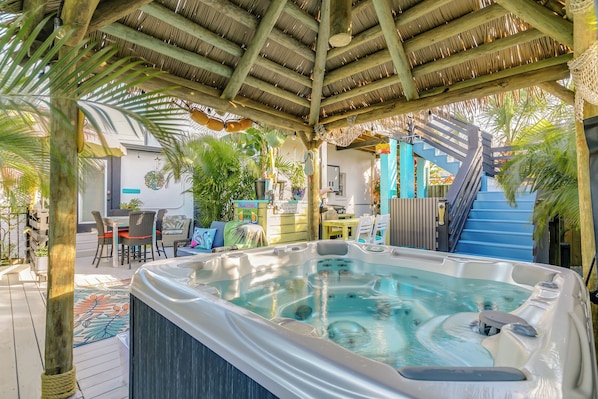 Outdoor spa tub