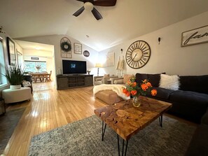 Main living room with Saratoga Decor