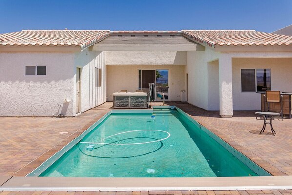 Heatable pool