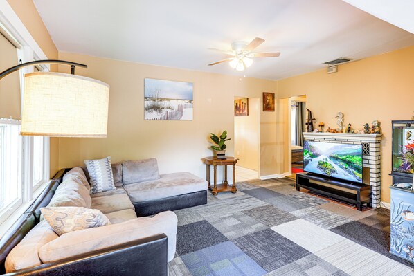 Haines City Vacation Rental | 2BR | 1BA | 859 Sq Ft | 1 Step to Enter