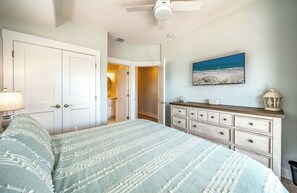 King bedroom with an ensuite bathroom