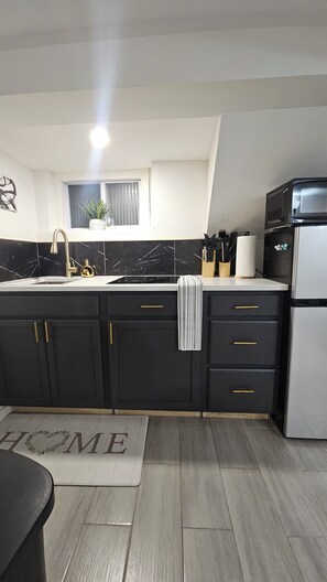 Fully fitted kitchen with utensils 