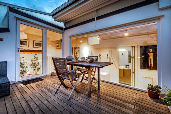 Outdoor dining