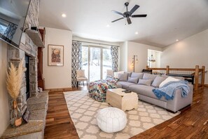 HUGE Living room with gas fireplace, board games and Fire TV/Roku TV! In the back there is a massage chair and electronic keyboard.