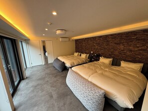 Bedroom (4 single beds)
