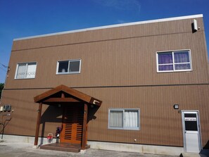 "Annex" exterior 2