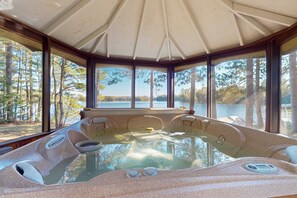 Indoor spa tub