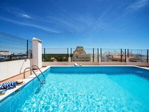 L'Eau, Ciel, Propriété, Piscine, Bleu, Nuage, Bleu Azur, Plante, Bâtiment, Ombre