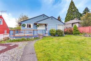 Property Exterior | Furnished Deck