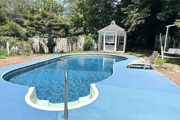 Take a refreshing swim after a long ATL day.  Fun for the entire family! (enjoy the NON heated pool Late April through Nov)