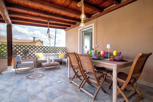 Outdoor dining