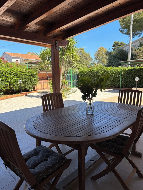 Outdoor dining